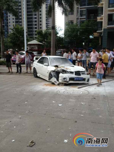 �����ֳ��������ݵİ�ɫ�ܳ�(�����˹�ͼ)