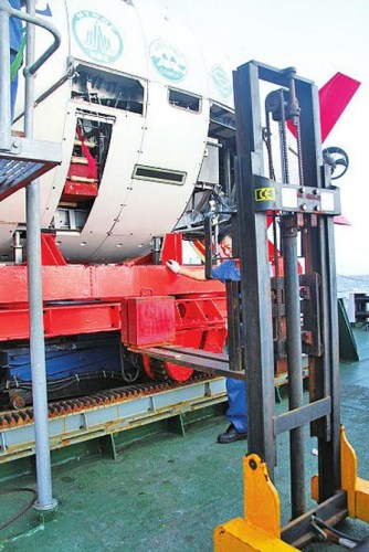 ������ԱΪ������װ��ѹ������ÿ���ش�135ǧ�ˣ�����������Ǳ��ȡ�