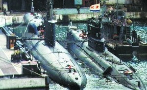 ����R����W��Ǳͧ