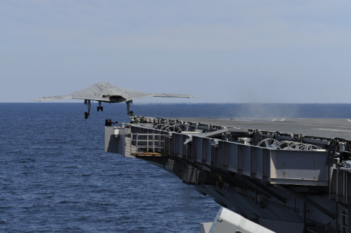 X-47B�ں�ĸ�ϳɹ�����ζ�������ں�ĸ�������˻��о���ȡ���ش��չ��