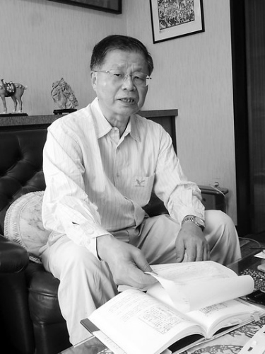 日本横滨国立大学名誉教授村田忠禧接受专访。 日本横滨国立大学名誉教授村田忠禧接受专访。