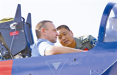 ���꣸�£��й��վ���һ���б��ݶ�Ӧ����˹�վ������״ηɳ����ţ��μӵ�ʮһ��Ī˹�ƺ�չ��ͼΪ����˹�վ�����˾����ά�ǽ������һ���б��ݶӶӳ�����̽�ַ�����ᡣ