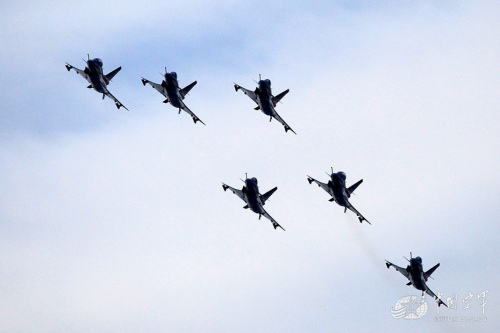  ���ذ�һ���жӼ�10��Ⱥ��������������ͼ