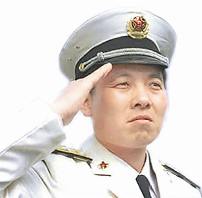 担任护卫舰舰长时的柏耀平 担任护卫舰舰长时的柏耀平