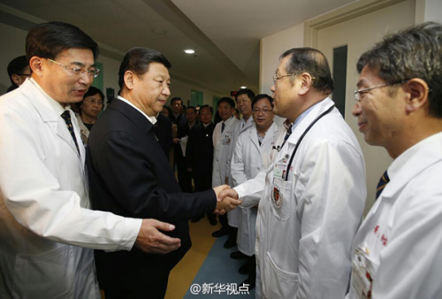  24�����磬ϰ��ƽ��������ൺ��ѧ����ҽԺ�Ƶ���Ժ�����л�����롰11��22����ʯ�����͹���й©������ȼ�¹���Ա���ε�ҽ����Ա���Բ�����ε�ȫ��ҽ����Ա�������ĸ�л�������ʺ�����Ƕ����Ƿ���������˵ĳ��ְҵ��������ֿ϶��������������ݽ�ϣ���ѧ���ȣ��ٽ���������ȡ���ʤ����