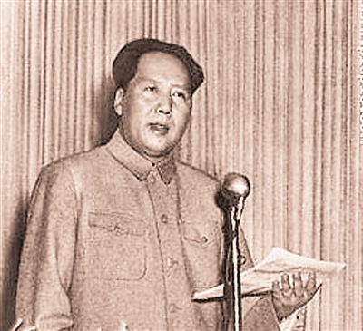 1950��6��28�գ�ë����������������ίԱ��ڰ˴λ����Ϸ���������Ǵ���������泯�������������й�������̨��������о���