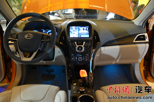 比亚迪“秦”内饰仪表台 比亚迪“秦”内饰仪表台