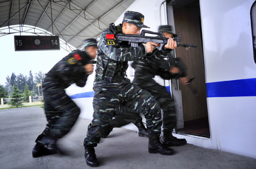 ��ս��Ա���з��ٳ�ѵ����ͼƬ��Դ�������侯��