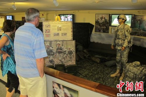 图为西点军校展出的美国陆军图片 韩胜宝摄 图为西点军校展出的美国陆军图片 韩胜宝摄