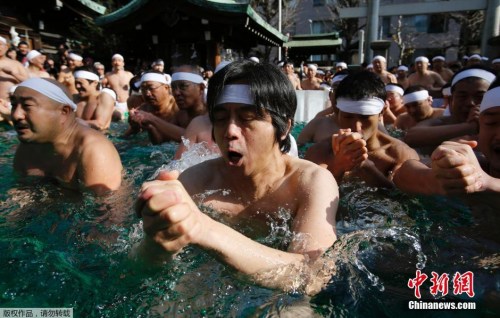 ������˫�ֽ��գ��۾�΢�յؾ���������