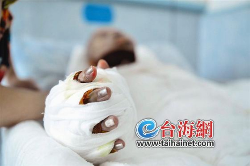 去年在病床上治疗的晓晓(资料图) 去年在病床上治疗的晓晓(资料图)