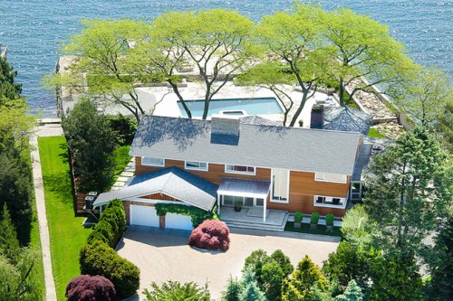 ���������ձ���2013����Ⱥ�լƱѡ�Ǿ���һ��λ�ڿ����Ҹ��ݸ������γ�����(Long Island Sound)�ı�ˮסլ����ӵ��һ����ˮ��ͷ���������Ϳ���������