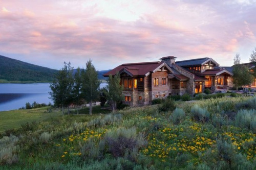 �ڰ����ǿ���������˹͢����˹����˹(Steamboat Springs)����������ʽסլ��һ���ļ�����������