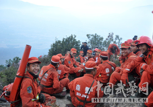 ���������ٱ�����¶����΢Ц�� 