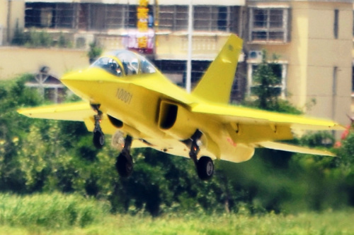 �й�L-15�߽̻��ѳ��ڷ��� ���ð����-10�׷�(��ͼ)