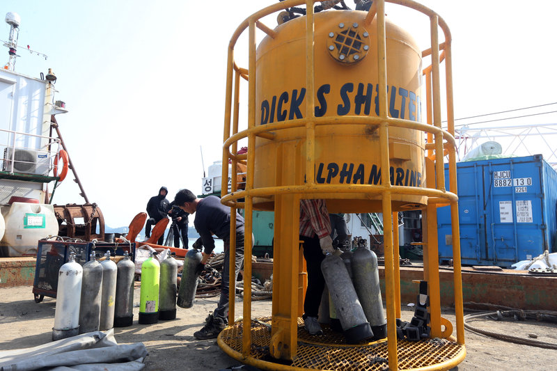 韩国客轮沉没第十天 救援队拟投放潜水钟延时作业