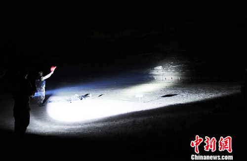 �ٱ����ڽ���ҹ��ʵ�����ѵ����