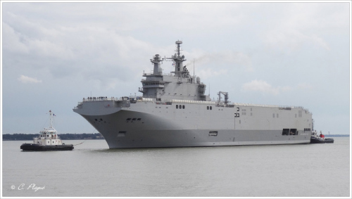 资料图:俄首艘“西北风”级两栖攻击舰“符拉迪沃斯托克”号 资料图:俄首艘“西北风”级两栖攻击舰“符拉迪沃斯托克”号