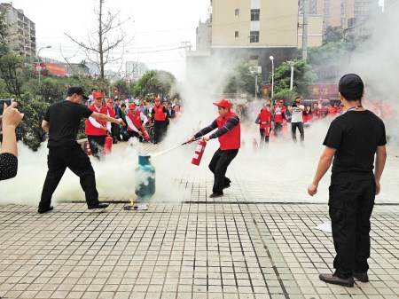 ���գ���������������������Ա����������������� ��