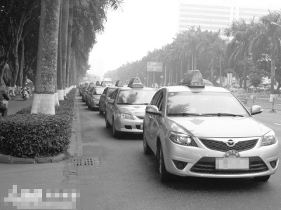 出租车是城市的服务窗口(资料图) 出租车是城市的服务窗口(资料图)