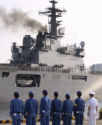 �ձ�½�������Ӷ�Ա�Ǵ�ǰ��¹�����زμ���ϰ