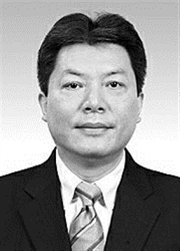 黄永平,男,1965年11月出生,汉族,籍贯江苏宿迁,全日制大学,法学学士,1991年7月参加工作,1993年12月加入中国共产党。现任中共闸北区委常委、闸北区副区长。拟任上海市体育局党委书记、副局长。 黄永平,男,1965年11月出生,汉族,籍贯江苏宿迁,全日制大学,法学学士,1991年7月参加工作,1993年12月加入中国共产党。现任中共闸北区委常委、闸北区副区长。拟任上海市体育局党委书记、副局长。