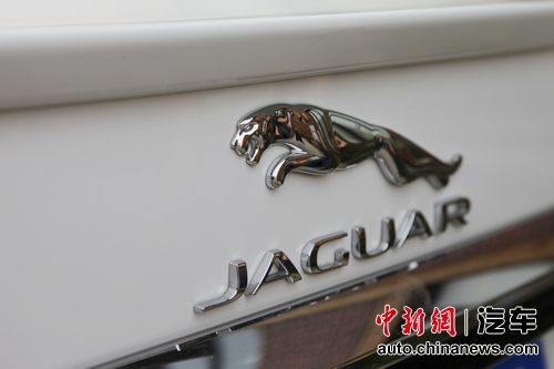 ƽ�滯��Ծ����ʶ���϶Ƹ�������װ������ʹ�ýݱ�XF�ĳ�β�Ըж���������