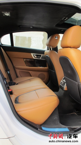 ǰ�����ε���������λ�ã����ſռ���Ե��е�С��