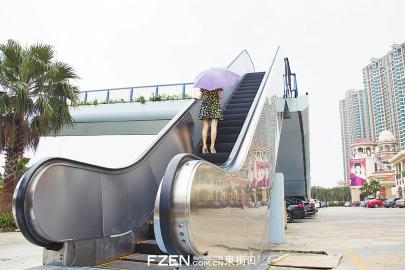 扶梯人行天桥位于马尾福州大鞋城旁。 扶梯人行天桥位于马尾福州大鞋城旁。