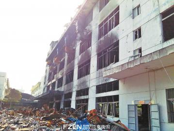 起火化工厂的厂房基本烧毁。 起火化工厂的厂房基本烧毁。