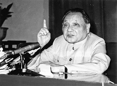  1985��6��4�գ��������á�ʱ�������ί��ϯ�ĵ�Сƽ���������һ��ָͷ�������硪���й������ž��ü�Ա��100��