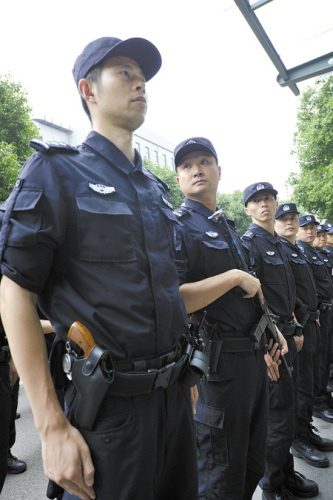 ���жӼ������ǹ�񾯡�