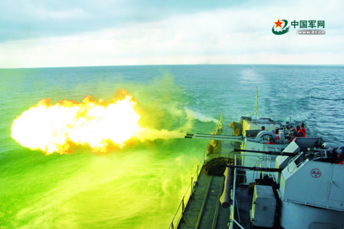 南海舰队战舰猛烈开火 尽显暴力美(组图) 南海舰队战舰猛烈开火 尽显暴力美(组图)