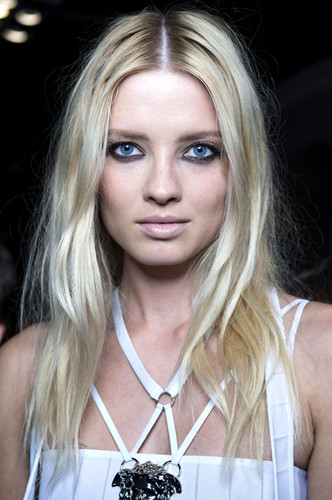 ͼΪVERSACE�����㳡ģ�ض���ͼ��VERSACE�ṩ