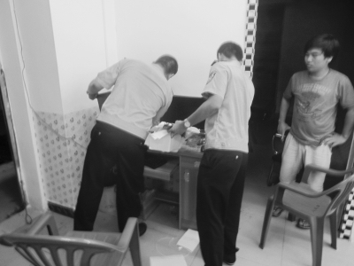 民警暂扣冷饮吧电脑 民警暂扣冷饮吧电脑