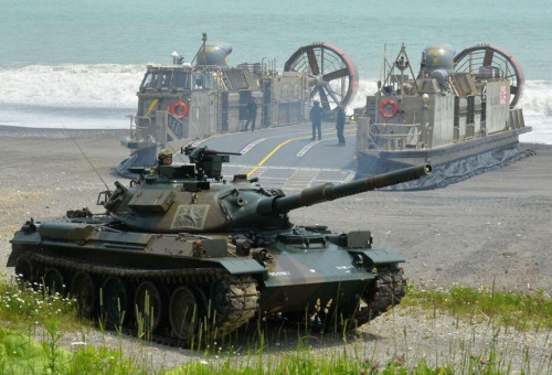 ����ͼ���ձ������½ͧ����74ʽ̹�˵�½��ϰ