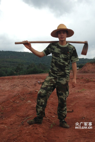 图为云南边防总队战士谢樵冒险救助群众,截止目前仍然没有踪迹。 图为云南边防总队战士谢樵冒险救助群众,截止目前仍然没有踪迹。