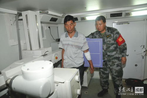 ͼΪҽ����Ա����Ϊ����Ⱥ�ڽ���X�߼�顣���¹� ��