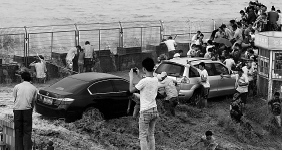 ��Ů�ӹ۳�����Ⱥ�Ĵ���ɢ��