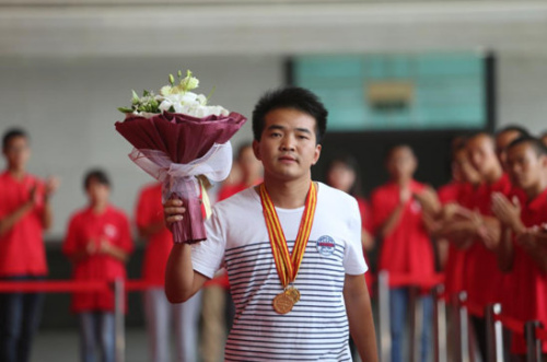 共青团河南省委:在坚定信念中追寻青年心中的偶像