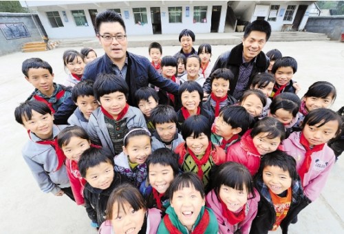 �˻�������ߴ��۾��ߣ��͹��ݴ��Сѧ��������һ�� �Ի� ��