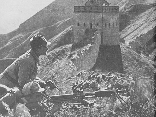 ս���ڳ����ϵİ�·����ʹ�ýɻ��վ�������ӻ�ǹ��(����ͼ) 