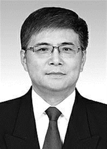 ��ȫҫ���У�1956��1�³��������壬���Ὥ���������ְ��ѧ��1973��12�²μӹ�����1978��3�¼����й��������������Ϻ��еڶ��м�����Ժ���ͥͥ���������Ϻ��еڶ��м�����Ժ����ίԱ��רְίԱ��