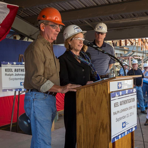 “拉尔夫•约翰逊”号(DDG 114)驱逐舰的龙骨铺设仪式现场 “拉尔夫•约翰逊”号(DDG 114)驱逐舰的龙骨铺设仪式现场