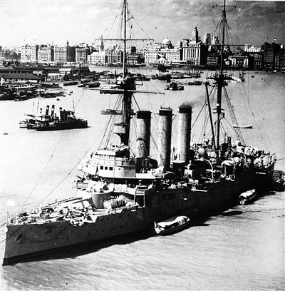 日本侵华海军旗舰"出云"号是一艘排水量近万吨的装甲巡洋舰,由英国