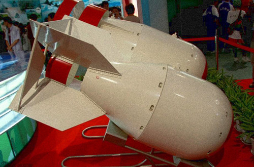 中国第一颗原子弹模型.(资料图)