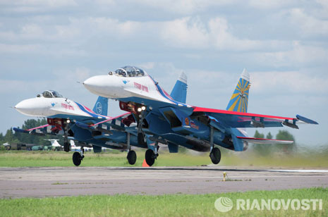 苏-27,俄罗斯单座双发全天候空中优势重型战斗机,俄苏霍伊公司研制的第四代战机。(资料图) 苏-27,俄罗斯单座双发全天候空中优势重型战斗机,俄苏霍伊公司研制的第四代战机。(资料图)