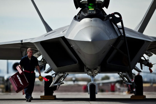 资料图:参加红旗军演的美国空军F-22A猛禽机队 资料图:参加红旗军演的美国空军F-22A猛禽机队