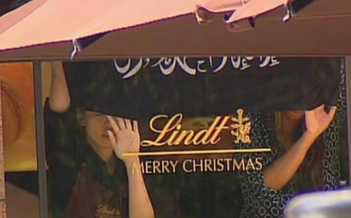 Ϥ����ٳֿ��ȵ괰�ڹҳ��ĺ�ɫ����