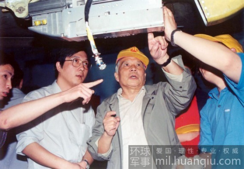 ��1998�꣬35�����ΰ�ܡ��������ͺ������ʦ������(��)��ί�У���ʼȫ�����֡�������������Ż����Źʹ��غ���ƶ��͵�һ�����ƹ�����